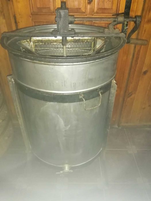 Центрофуга за мед