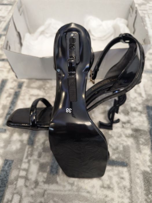 Сандали офицялни