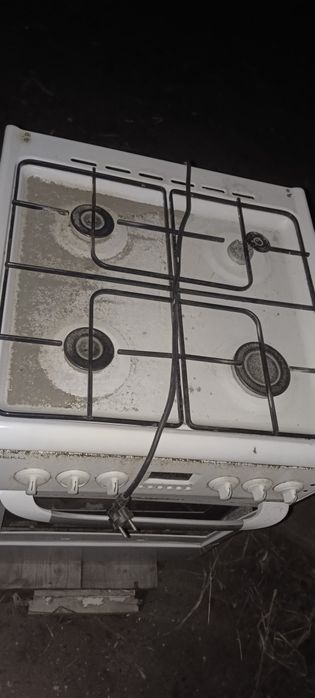Продам б/у газ плиту