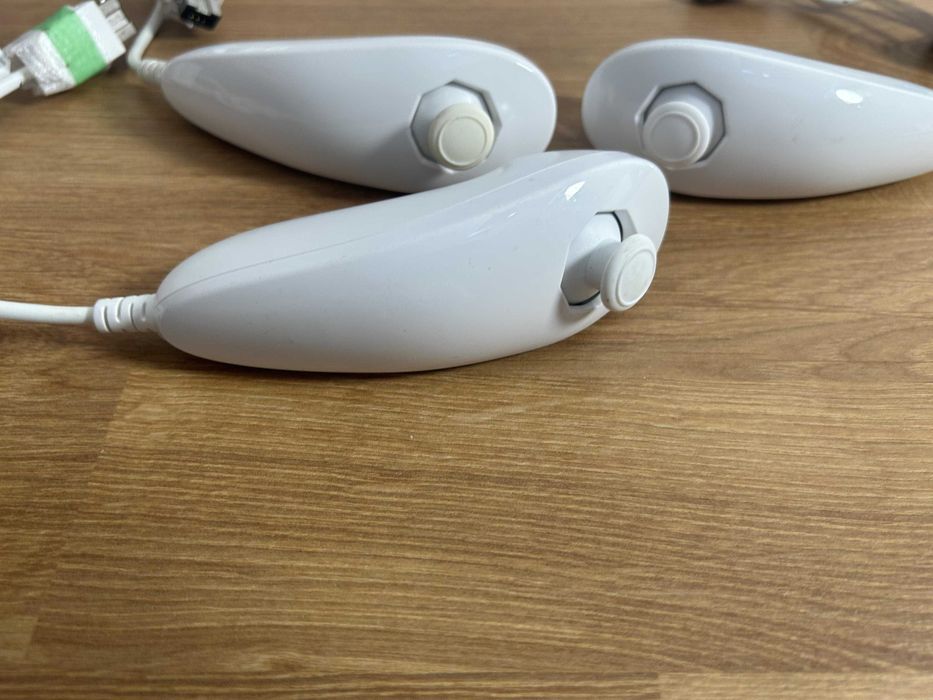 Set Wii Remote + Nunchuk original Nintendo Alb/Negru — testat, curea nouă