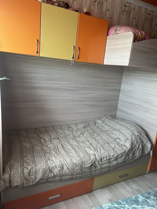 Срочно продам спальны гарнитур в детскую