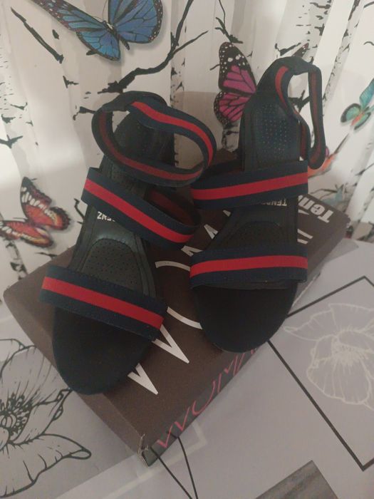 Елегантни дамски сандали