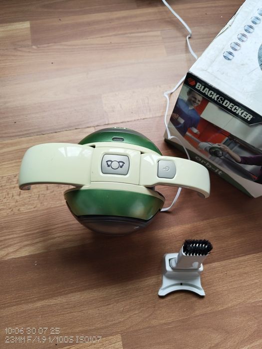 Aspirator Orb-it alb cu acumulator 4.8V NiMh Black+Decker, 180 ml