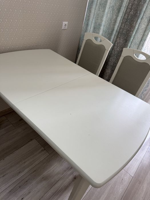 Стол со стульями