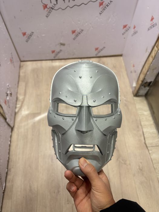 Funko pop, doctor doom маска