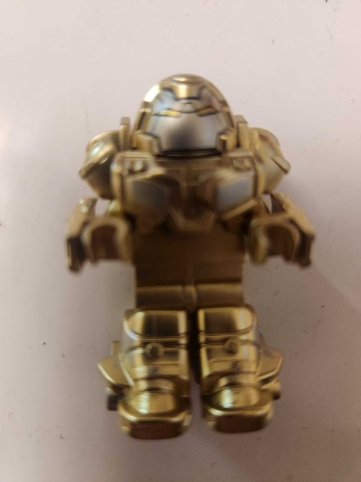 9 минифугурки от алтернативен конструктор