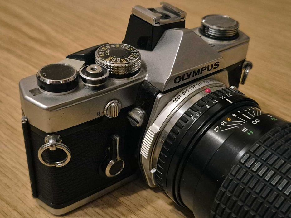 Camera foto Olympus OM-1 MD + obiectiv Sigma 80mm - colectie