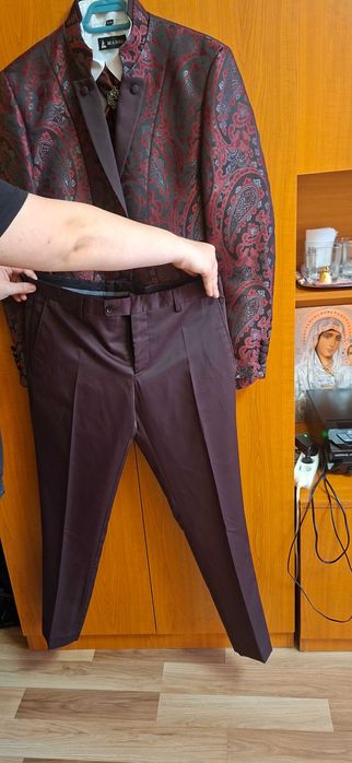 Vând costum de ginere.Astept oferte.