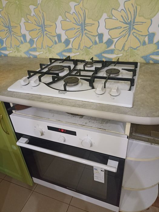 Продам варочную поверхность Аристон