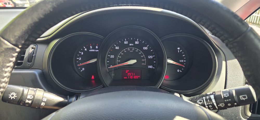 Kia Rio 2013 volan pe dreapta