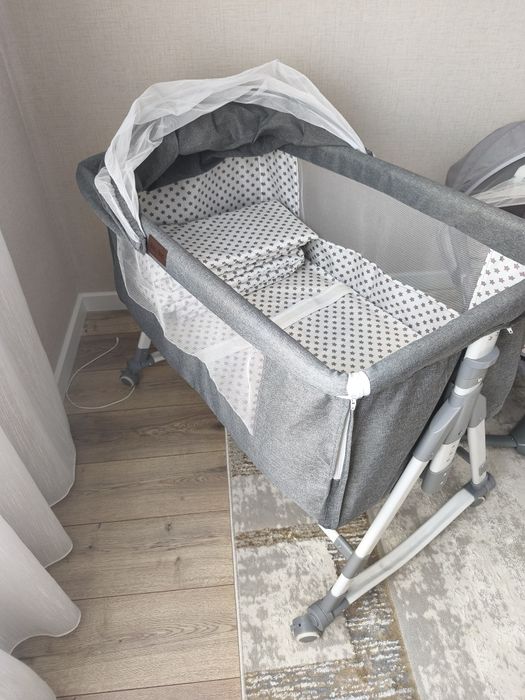 Детская кроватка и шезлонг