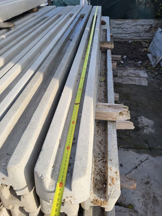 Vând stâlpi gard beton
