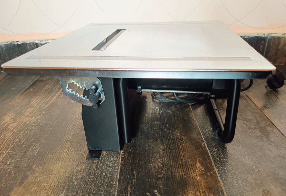 Aparat electric de tăiat gresie/faianță  600W, 180 mm, nefolosit