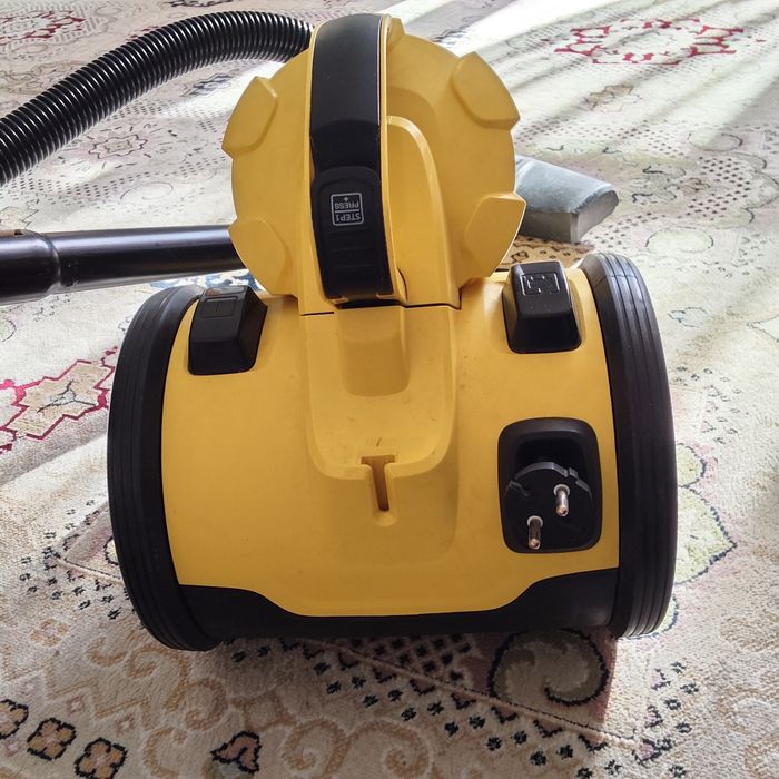 Пылесос Karcher в хорошем состоянии