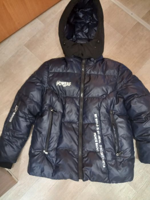 Продам куртку на мальчика.