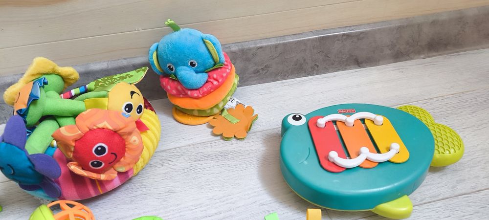 Lamaze Infantino Sozzy Fisher price