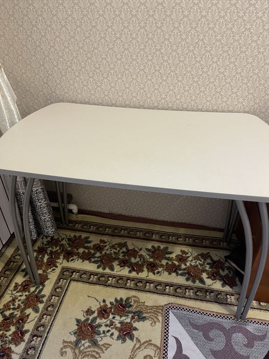 Продам стол кухонный