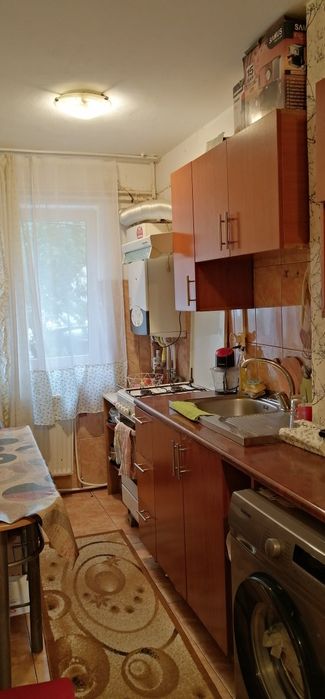 Vand apartament 3 camere semidecomandat