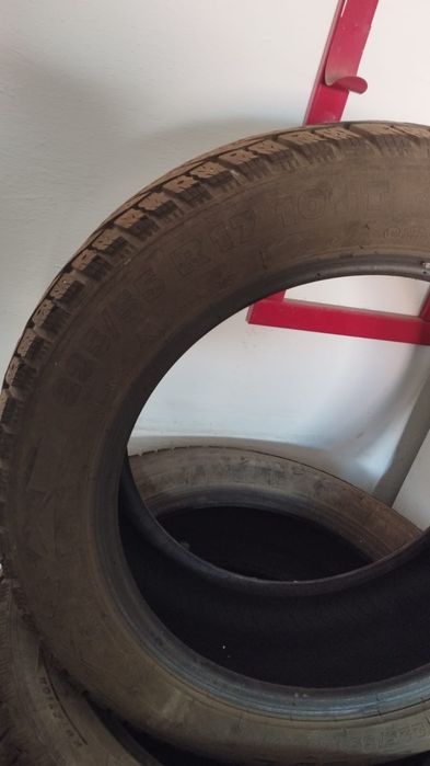 Продам зимние шины 225/55 R 17 цена 70 тысяч комплект