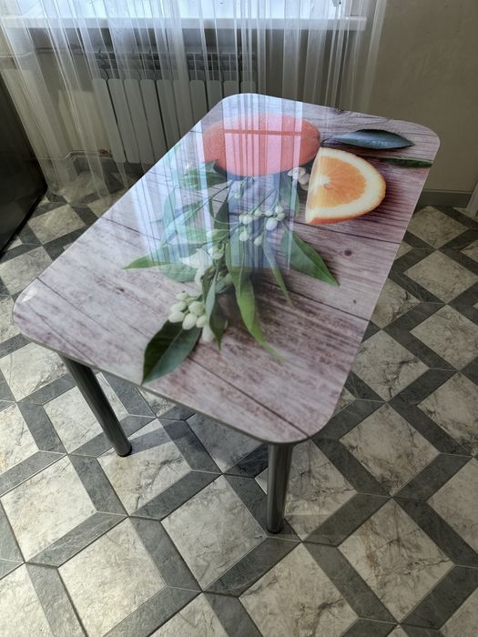 Продам кухонный стол (стекло)