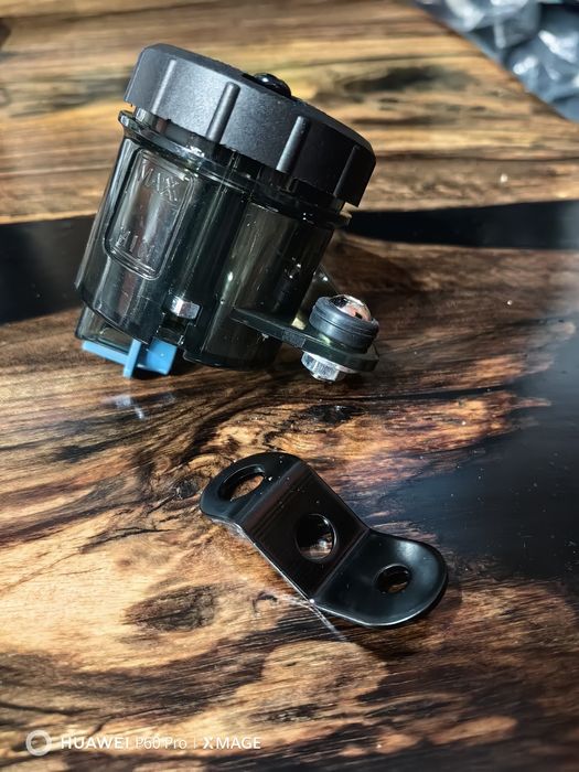 Казанче за спирачна течност за мотоциклет