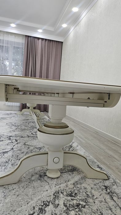 Стол для гостиной