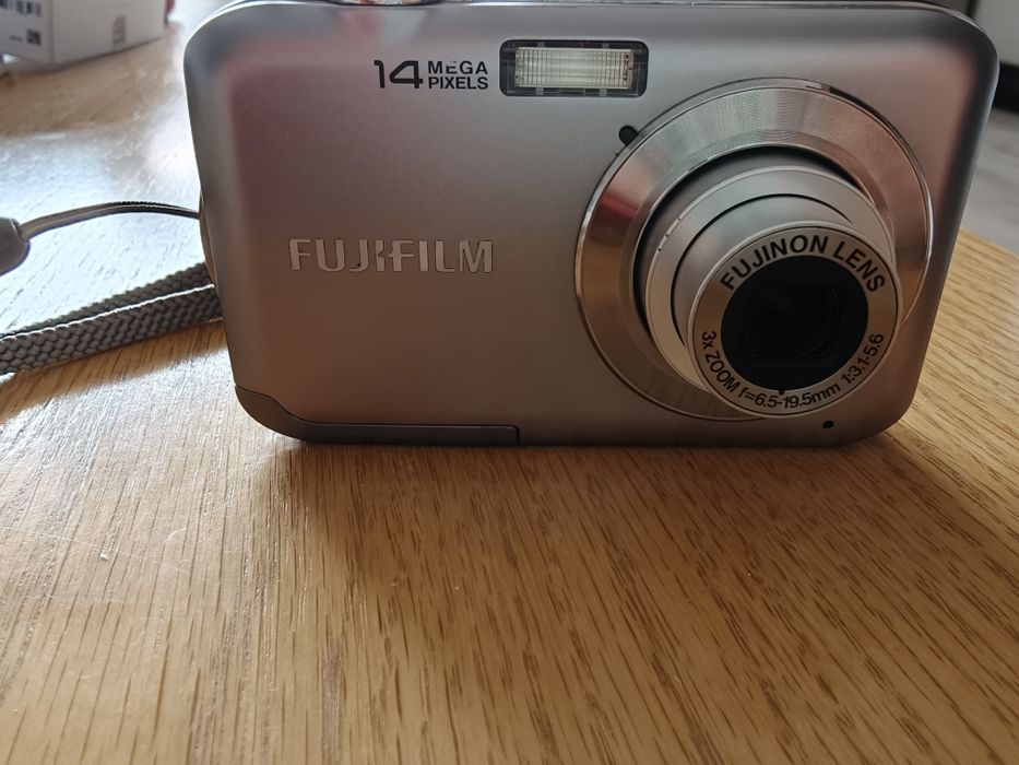 Фотоапарат Fujifilm Finepix JV200