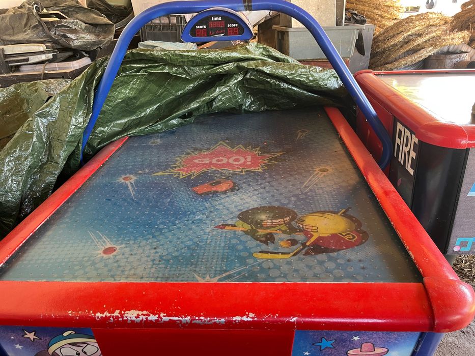 Въздушни хокеи-Голям и Малък