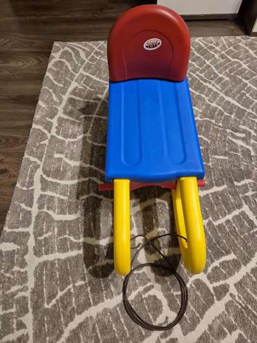 Sanie plastic copii cu spătar .