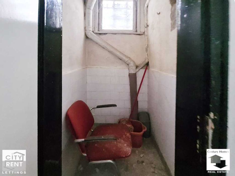 Дава се под наем Промишлена сграда в с. Първомайци, Област Велико Търново - 185 кв.м за 410 € - Снимка #8