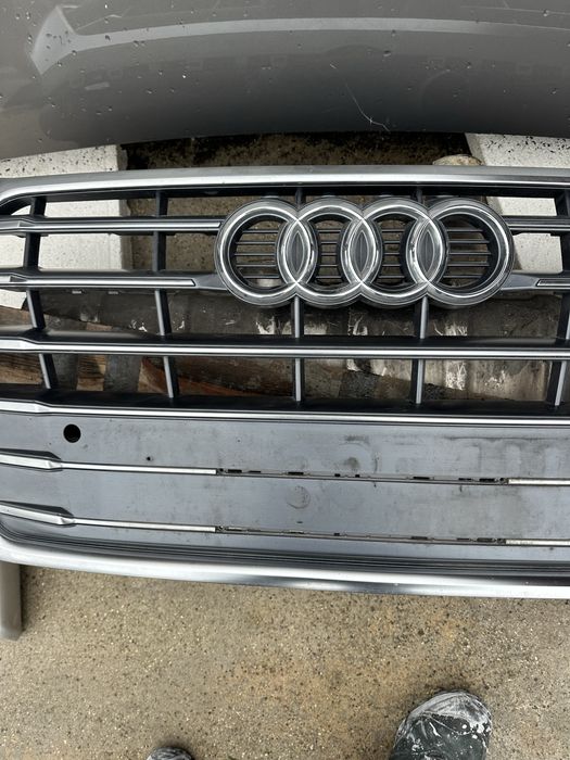 Audi Q5 21-23г предна решетка ОеМ
