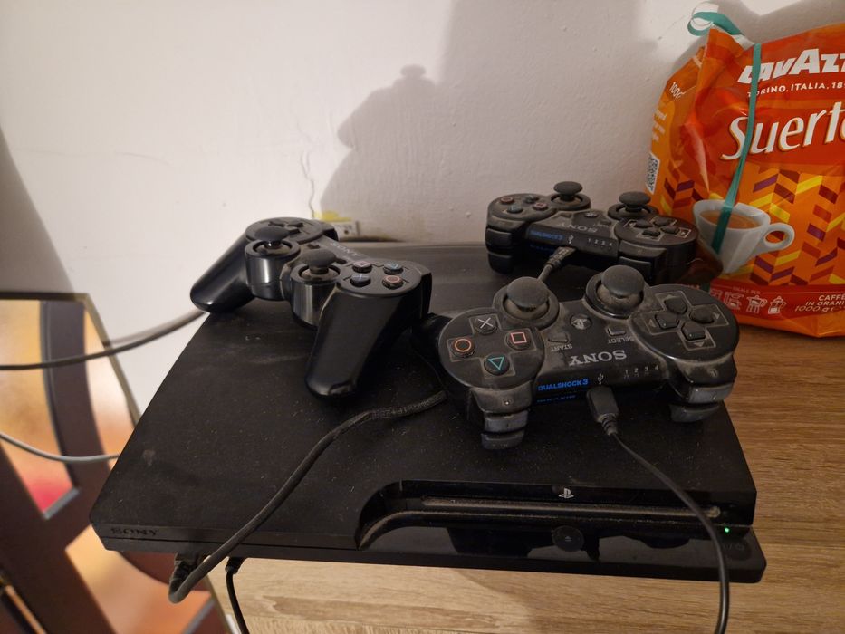 Ps3 slim 3 joystick-uri wireless + 34 jocuri Originale