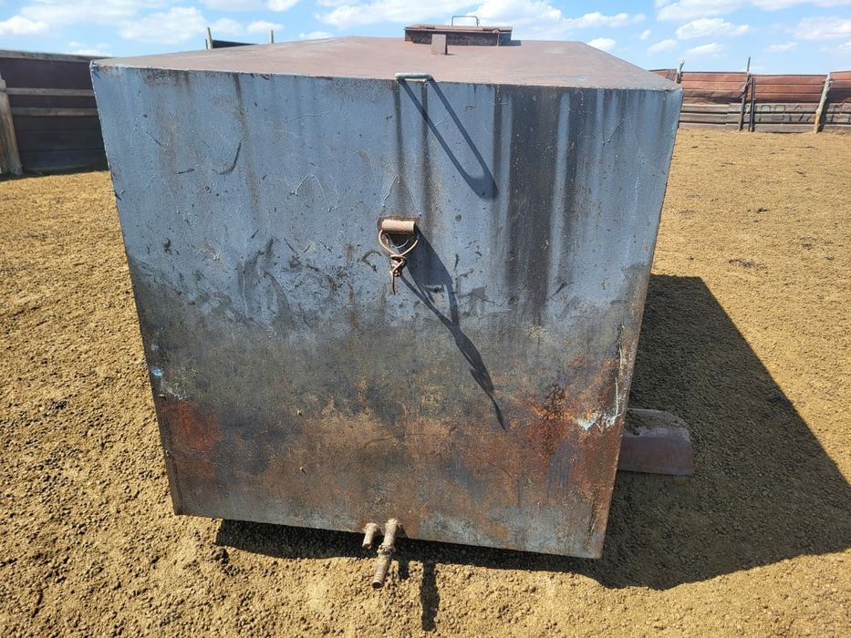 Металлическая ёмкость 4.5 кубов