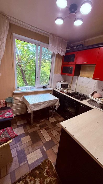 продается 2 ком квартира район Детская больница
