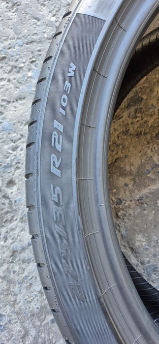 4 anvelope vara Pirelli,fata 245/40/21,spate 275/35/21.Pretul este pe bucata.