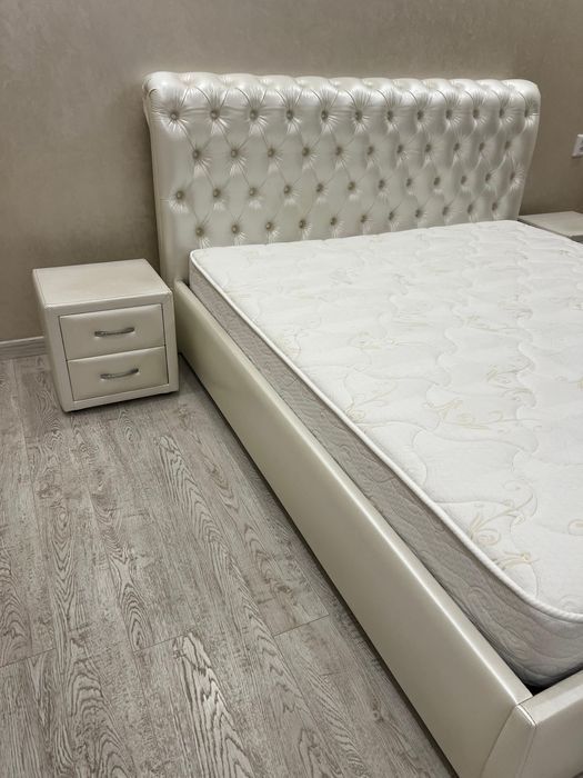 Продам спальню с матрацом