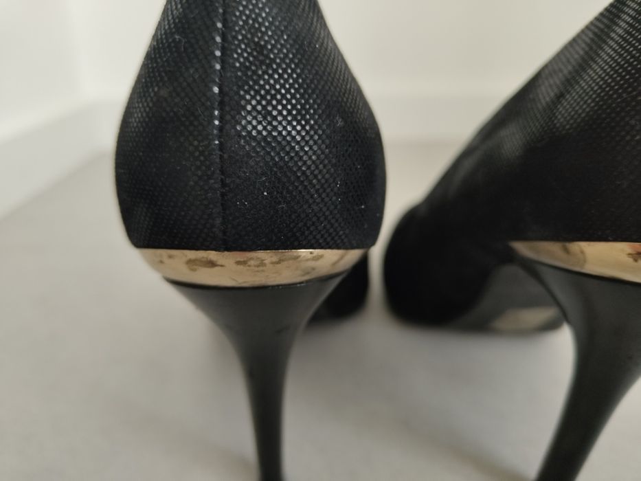 Стилни обувки на тънък висок ток 39н.