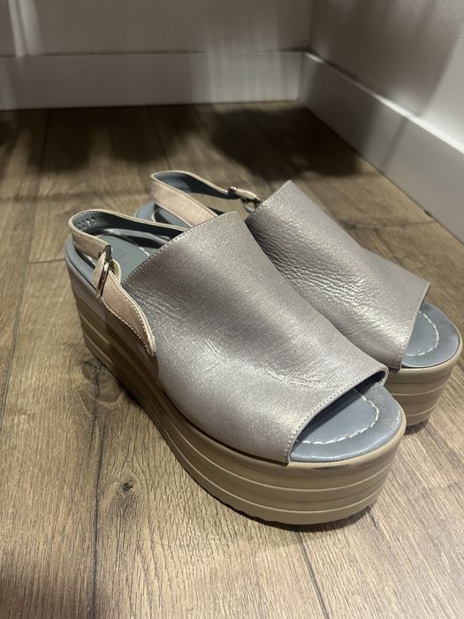 Продам женскую обувь