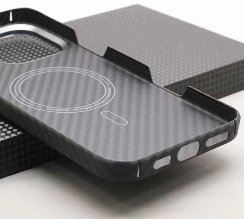 Кейс карбон Iphone 16 Pro