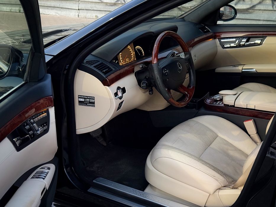 Mercedes S-class W221