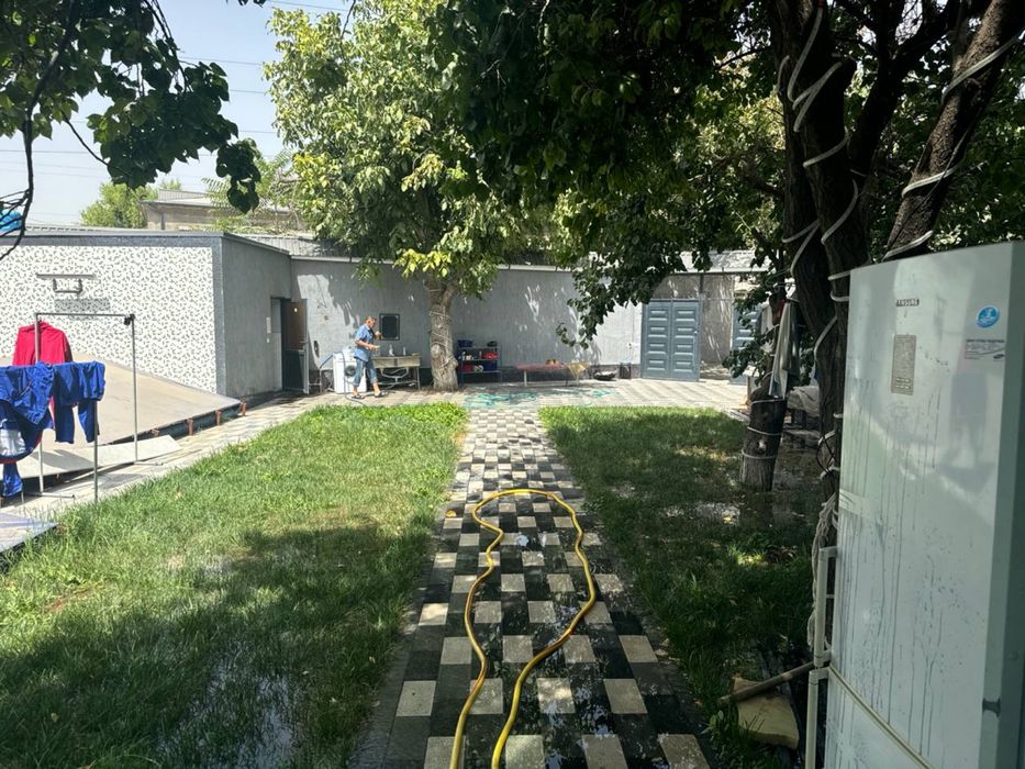 Srochna 1 xonali uy yolni yuzida arenda