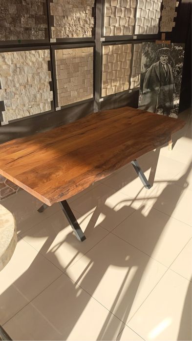 Дизайнерска трапезна маса от орех масив