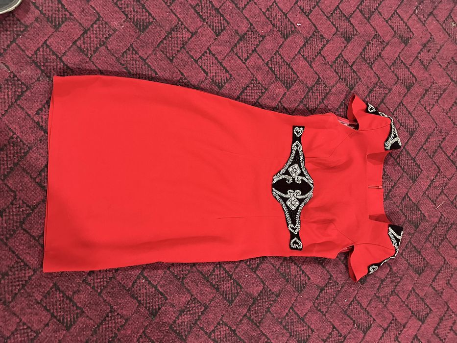 Наоядное ярко красное платье 44-46 раз