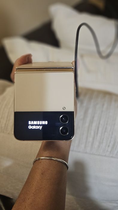 Samsung Galaxy Z Flip 4 ш Zflip 5