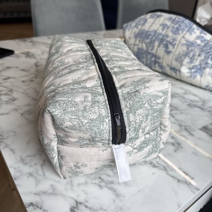 Geantă organizatoare pentru ustensile de coafat precum Dyson Airwrap