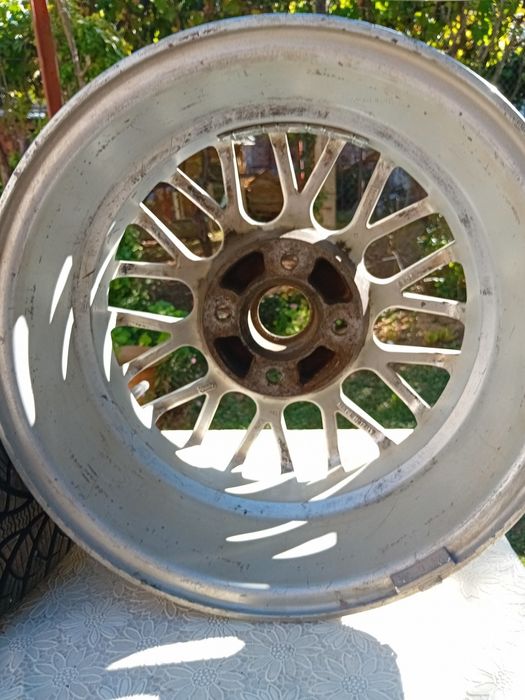 4 броя железни джанти  13 цола с гуми за 120 лв и 4 броя алуминиеви дж