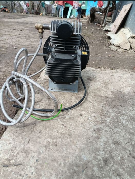 Vând grup de pompare cu motor, fără ulei, modelul FIAC GMS150.