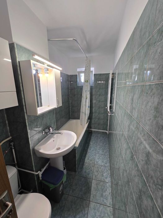 Câmpina - Ap. 2 cam - Et. 3 - mobilat - 350 Euro/Luna