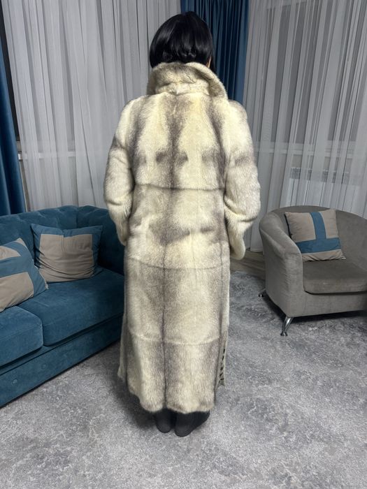 Шубу продам красивую