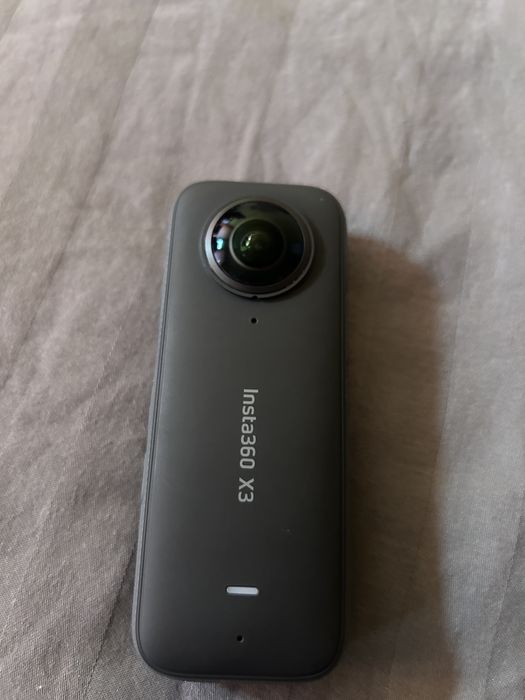 Insta 360 X3 чисто нова с аксесоари,SD карта, монтажи